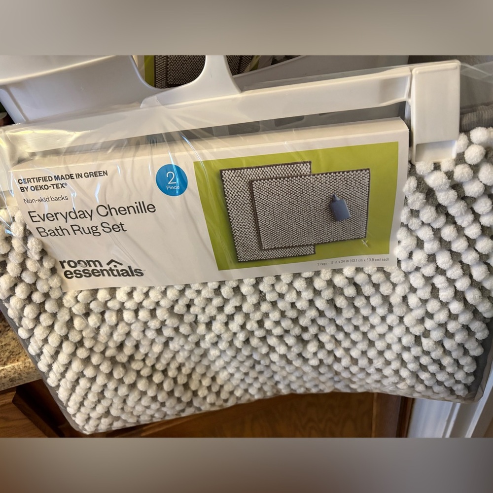 Room Essentials Everyday Chenille Bath Rug Set in Gray